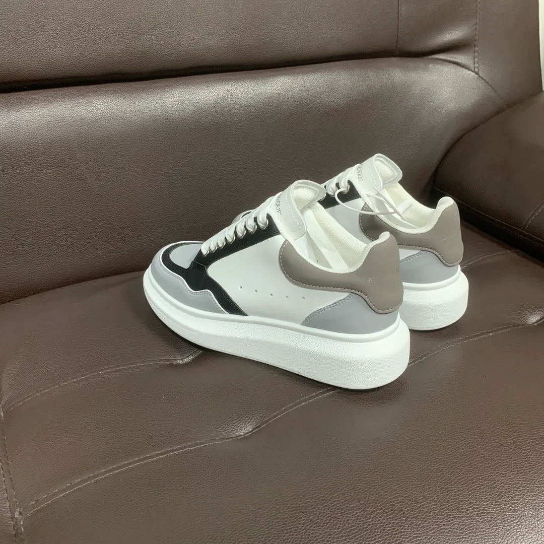 👟👟Ex-factory price 600👟👟 Professional McQueen factory. Top version. Couple style Alexander McQUEEN high version has been upgraded to the highest quality again✅ 💪McQueen Spring, Summer, Autumn and Winter top version Purchasing level✅ Recruiting nationwide online and offline agents to join🤝 🏆Fabric: Original materials imported from Italy. Texture, water-resistant and non-discoloring 🏆Inner lining: ️A-grade Italian imported lining resistant to dirt, sweat-absorbent, breathable and comfortable 🏆Foot pads: top-grade imported Italian super-soft cowhide leather 🏆Outsole: PU+counter 1:1 🏆Shoe box: original white box. Plus white flip cover for double-layer protection. Cloth bag. Handbag. Certificate of 1:1 mold opening, 4-piece set. Delivered with a pair of shoelaces. 🖕🏿🖕🏿🖕🏿 You can choose any pair of shoelaces in any color of our factory 🏆Code number: women's 34-41. men's 38-46 🏆Special remarks (women's code 34.40.41, men's code 38.45.46 is customized, no returns or exchanges) Win-win cooperation 🤝